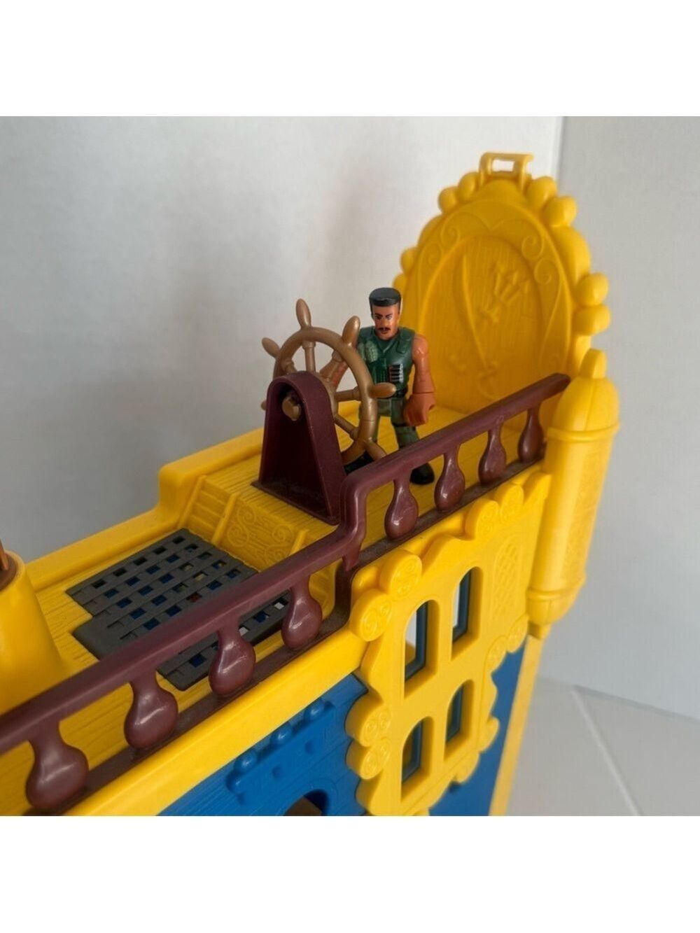 Fisher-Price Disney Jake and the Never Land Pirates Mighty Colossus Ship Boat - Picture 4 of 17